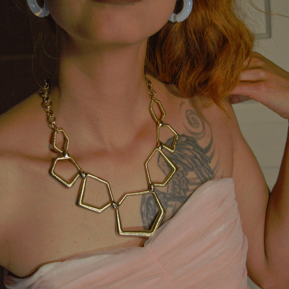 Asymmetrical geometric necklace - Picture 1 of 8